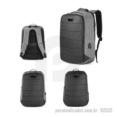 Mochila para notebook personalizada - Mochila para notebook em 300D com placa de metal preta personalizável e 2 compartimentos principais. Os 2 bolsos almofadados são compatíveis com computador até 17 e com um tablet de 9,7. Tem ainda mais 2 bolsos nas alças 1 com zipper, bolso oculto na