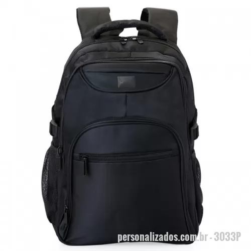 Mochila para notebook personalizada - Mochila de poliéster 30 litros com cinco compartimentos, sendo o principal com bolso para notebook 14. Com divisórias internas para acessórios, a mochila possui bolsos laterais em malha, alça de compensação, duas alças de mãos e área costada com revestimento espumado. Acompanha plaquinha avulsa metálica.  Altura :  45 cm  Largura :  31 cm  Profundidade :  23 cm  Medidas aproximadas para gravação (CxL):  1,7 cm x 4,1 cm  Peso aproximado (g):  768