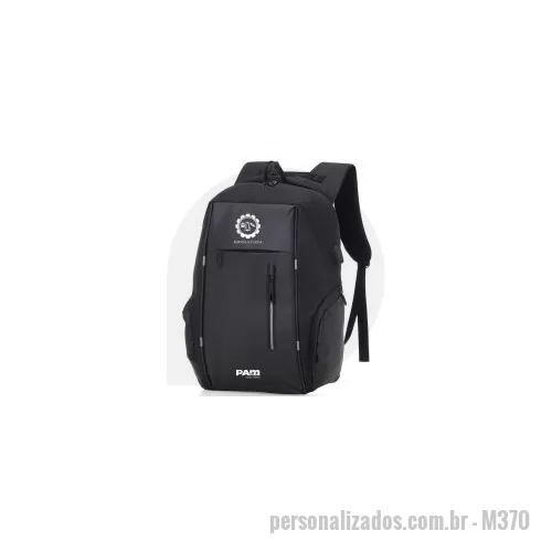 Mochila para notebook personalizada - Parte externa: 2 Bolsos frontais com ziper; 2 Bolsos laterais; Alça de mão e ombro acolchoadas; Engate para Mala de viagem; Conector USB na lateral.   Parte interna: Compartimento para notebook. Tamanho total do Notebook - 15.6