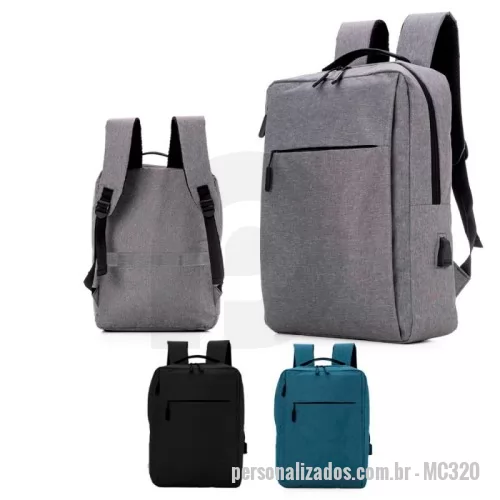 Mochila para notebook personalizada - Mochila p/ Notebook em tecido poliéster.    Parte externa: 2 Bolsos frontais com ziper; 1 Bolso lateral; Alça de mão e ombro acolchoadas, engate para mala de viagem Conector USB externo na lateral.    Parte interna: Compartimento acolchoado p/ notebook de 39x27cm; Tamanho total do Notebook - 15,6¨ 2 Porta Objetos; 2 Porta Canetas.
