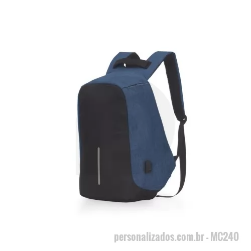 Mochila para notebook personalizada - Tecido poliéster toda forrada. Parte externa: Ziper protegido; Conector USB externo na lateral com cabo USB na parte interna; Mini bolso com ziper na alça de ombro; Alça p/ mala de viagem; Faixa refletiva noturna na parte externa. Parte interna: Bolso interno para celular; Bolso para tablet; Bolso interno com ziper; Cinto elástico nas repartições internas.  Compartimente acolchoado p/ Notebook com 33x25cm; Tamanho total do Notebook - 13