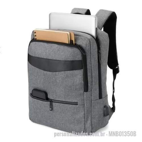 Mochila para notebook personalizada - Mochila para notebook Personalizada - MNB01350B - Mochila de nylon 22 Litros com detalhes em couro sintético e três compartimentos, sendo o principal com bolso para notebook 15,6. Mochila possui bolso lateral e suporte externo usb. - 167229 - Mochila para notebook