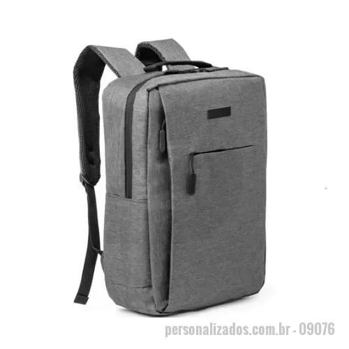 Mochila para notebook personalizada - Possui 2 divisões internas, forradas com cinta para prender notebook. Bonso frontal com zuper e bolso lateral, possui cabo USB e alças acolchoadas. 