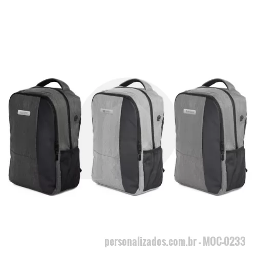 Mochila para notebook personalizada - Mochila para notebook em tecido poliéster 300D. Parte externa: 2 compartimentos, 2 bolsos laterais. Saída USB e fone de ouvido. Alça de mão e ombro acolchoada. Parte interna: Divisórias internas para canetas, documentos, telefone celular e porta chaves. Compartimento acolchoado para notebook de até 15”