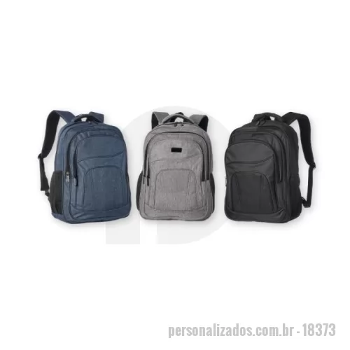 Mochila para notebook personalizada - Mochila de nylon 30 litros com três compartimentos, sendo o principal com bolso para notebook 15,6.Com bolsos laterais telados, a mochila possui alça para encaixe em malas de viagem, duas alças de mãos e alças para as costas com revestimento espumado. Acompanha plaquinha metálica.