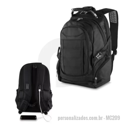 Mochila para notebook personalizada - Mochila para notebook em tecido poliéster.  Parte Externa: Alça de mão com cabo de aço e pegador emborrachado. Bolso frontal, dois bolsos laterais. Saída para fone de ouvido e USB. Forro de costas acolchoado. Engate para peitoral, ideal para corridas ou caminhadas com a mochila.  Parte Interna: Compartimento acolchoado p/ notebook 29x46cm. Tamanho total do Notebook - 17