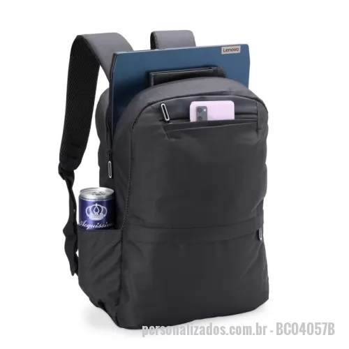 Mochila para notebook personalizada - Mochila de nylon 24 litros com três compartimentos, sendo o principal com bolso para notebook 14 polegadas. A mochila possui um bolso lateral e suporte externo usb.