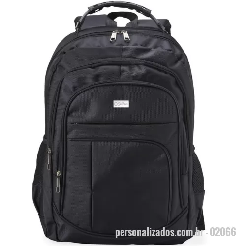 Mochila para notebook personalizada - Leve tudo o que precisa com praticidade e segurança! Nossa mochila de 30 litros é feita de nylon resistente e conta com 4 compartimentos espaçosos, incluindo um bolso dedicado para notebook de até 15,6”. Além disso, possui bolsos laterais em malha, duas alças de mão reforçadas e um costado espumado para máximo conforto. Ideal para o dia a dia, estudos, trabalho ou viagens!