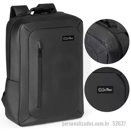 Mochila para notebook personalizada - A Mochila para Notebook 600D Impermeável é a escolha ideal para quem busca praticidade e proteção. Com um compartimento principal almofadado e divisória para notebooks de até 15.6'', ela garante segurança para seu equipamento. O bolso frontal e os zípers impermeáveis mantêm seus itens protegidos, enquanto o bolso lateral em tela oferece mais organização. A parte posterior acolchoada e as alças almofadadas proporcionam conforto durante o uso. Com capacidade de até 10L, essa mochila é perfeita para quem precisa de um aliado resistente e funcional no dia a dia.