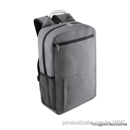 Mochila para notebook personalizada - Mochila porta notebook confeccionada em nylon, possui bolso frontal, bolsos laterais em malha, bolso superior com porta notebook na parte interna. Alça de mão em aço, alças ajustáveis para as costas com revestimento de espuma para maior conforto. 