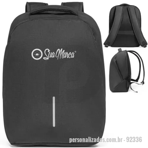 Mochila para notebook personalizada - Mochila personalizada para notebook em tecido 600D ripstop com sistema antirroubo. Compartimento principal com divisória para notebook até 15 polegadas e bolso frontal com duplo acesso. Possui alça de transporte para trolley, alças e parte posterior almofadadas. Elemento refletivo na parte frontal. Capacidade de 17 litros.