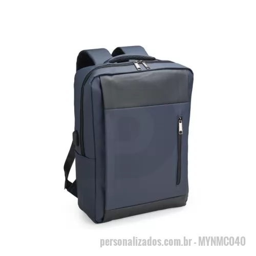 Mochila para notebook personalizada - Proteção, segurança e praticidade em um só modelo! Esta mochila de 22 litros é confeccionada em poliuretano impermeável, garantindo resistência e proteção extra contra chuva e respingos. Seu compartimento principal inclui um espaço acolchoado para notebook de até 17 polegadas, enquanto o cadeado numérico TSA adiciona uma camada extra de segurança, tornando-a uma opção antifurto ideal para o dia a dia. Conta ainda com dois bolsos laterais para itens de fácil acesso e adaptador USB para carregar dispositivos com mais praticidade. O transporte é confortável e respirável, graças à alça de mão e às alças para as costas com revestimento espumado.