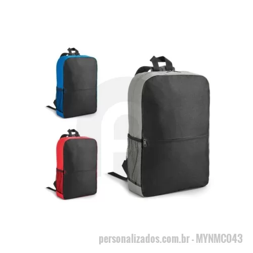 Mochila para notebook personalizada - Mochila para notebook em 600D. Compartimento com divisória para computador até 15.6''. Contém bolso frontal com zíper e bolso lateral de tela mesh. Parte posterior e alças almofadadas. Capacidade até 11 L.