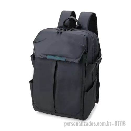 Mochila para notebook personalizada - Mochila de 30 Litros confeccionada em couro sintético resistente à água.Contém três compartimentos, sendo um deles exclusivo para acomodar capacete de bicicleta e outro para notebook de 15,6