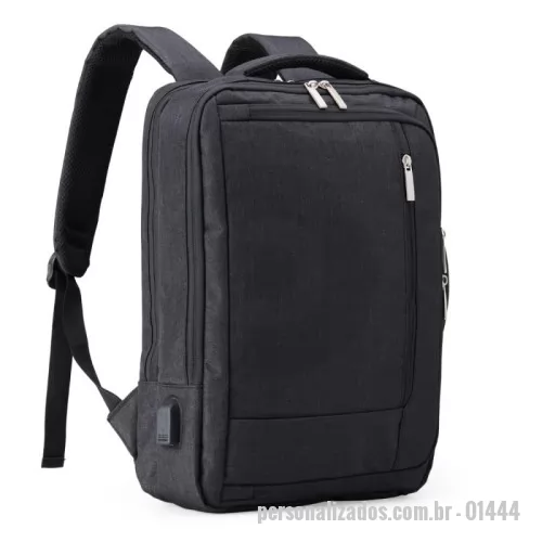 Mochila para notebook personalizada - Mochila de poliéster 19 litros com 4 compartimentos, sendo o principal com bolso para notebook 15,6 e compartimento com bolso sanfonado, ideal para documentos. Com divisórias internas para acessórios, a mochila possui suporte externo USB, alça para engate em malas de viagem e duas alças de mãos, sendo uma delas para o transporte da mochila no formato pasta.