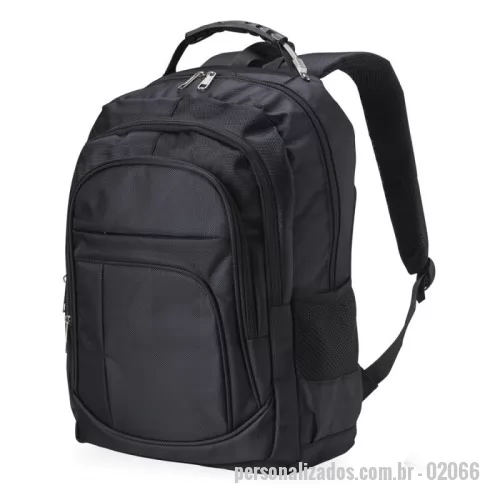 Mochila para notebook personalizada - Mochila de nylon 30 litros com quatro compartimentos, sendo o principal com bolso para notebook 15,6. A mochila possui bolsos laterais em malha, duas alças de mãos e área costada com revestimento espumado.