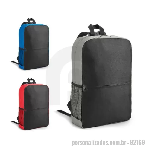Mochila para notebook personalizada - Mochila para notebook em 600D. Compartimento com divisória para computador até 15.6''. Contém bolso frontal com zíper e bolso lateral de tela mesh. Parte posterior e alças almofadadas. Capacidade até 11 L. 290 x 430 x 100 mm