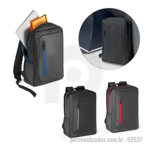 Mochila para notebook personalizada - Mochila para notebook em 600D com revestimento resistente à água e um compartimento principal almofadado com divisória para notebook até 15.6''. Bolso frontal e zípers impermeáveis. Bolso lateral em tela e parte posterior almofadada, com sistema de apoio acolchoado para as costas e alças almofadadas. Capacidade até 10 L. 245 x 400 x 115 mm