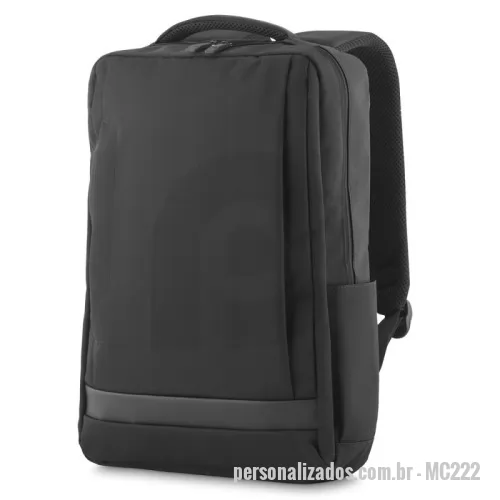 Mochila para notebook personalizada - Mochila para notebook em tecido poliéster 600D com detalhe em PVC com interior em 210D.  Parte externa: Conector USB e áudio P2 na lateral, ligado ao interior da mochila via cabos. Bolso frontal com abertura na lateral. Bolso na lateral. Alça de ombro e mão acolchoadas. Encaixe p/ mala de viagem.  Parte interna: Compartimento acolchoado p/ notebook 40x28cm. Tamanho total do Notebook - 15.6