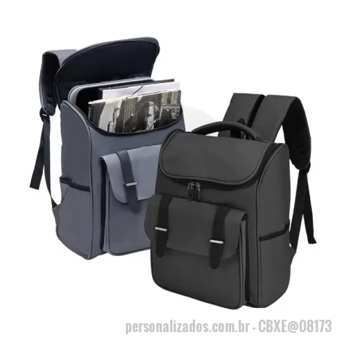 Mochila para notebook personalizada - Mochila para notebook Personalizada - CBXE@08173 - Mochila Executiva em Couro Sintético Resistente à Água – Compacta, Sofisticada e Funcional Perfeita para profissionais modernos que precisam de espaço, praticidade e elegância no dia a dia. Esta mochila executiva é confeccionada em couro sintético de alta resistência, com acabamento sofisticado e proteção contra respingos d’água.  Conta com um compartimento principal amplo, além de dois bolsos internos exclusivos para notebooks de até 14”, ideais para quem precisa transportar seus equipamentos com segurança. Seu bolso frontal com fivela e botão magnético é ideal para documentos, livros ou outros itens de acesso rápido.  Nas laterais, possui dois bolsos funcionais para garrafa térmica, guarda-chuva ou objetos pessoais. Destaque também para o engate traseiro para malas de viagem e as alças acolchoadas (de mão e de costas), que proporcionam conforto extra em qualquer situação.  ???? Especificações Técnicas: Altura: 38 cm  Largura: 30 cm  Profundidade: 15,5 cm  Peso aproximado: 744 g  Mate - 175895 - Mochila para notebook