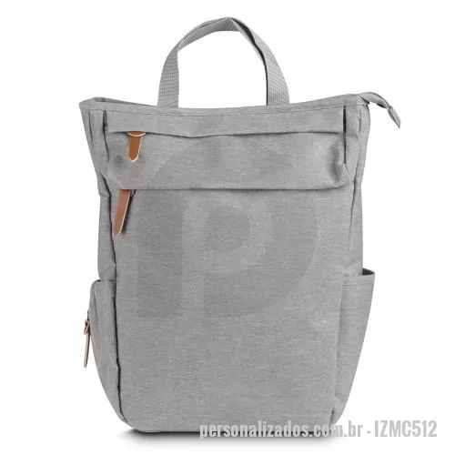 Mochila para notebook personalizada - Mochila Multifuncional em poliéster 300D com detalhes em PU e interior em 210D. Possui alça de mão, alça para ombro e engate para carrinho de bebê. Conta com 2 bolsos laterais, 2 frontais com zíper e 2 compartimentos traseiros com zíper. O interior i