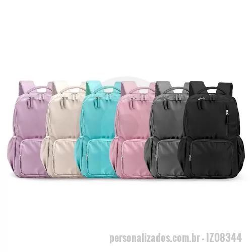 Mochila para notebook personalizada - Mochila de design ágil, feita em poliéster impermeável e pronta para encarar qualquer rotina. Com capacidade máxima de 18 litros, o compartimento interno traz uma divisória ideal para guardar notebooks de até 15,6 polegadas. Além disso, conta com trê