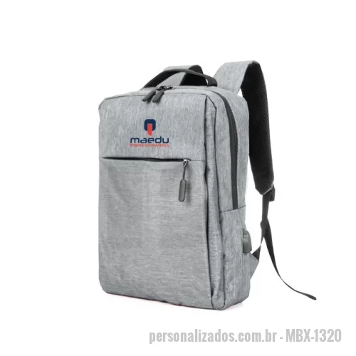 Mochila para notebook personalizada - Mochila de nylon 20 litros com três compartimentos, sendo o principal com bolso para notebook 15,6. Com divisórias internas para acessórios, a mochila possui bolso lateral e suporte externo usb.