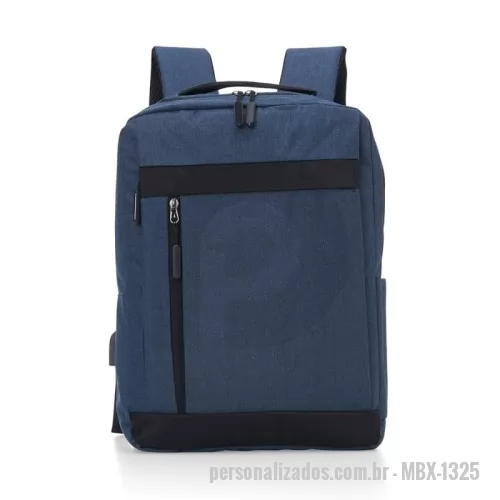 Mochila para notebook personalizada - Mochila confeccionada em nylon resistente à água e capacidade de até 18 litros. Possui três compartimentos em tamanhos diferentes, sendo o principal com divisória para notebooks de até 15,6 polegadas. Conta ainda com bolso lateral, suporte USB externo e alças para as costas com revestimento em espuma de tecido respirável.