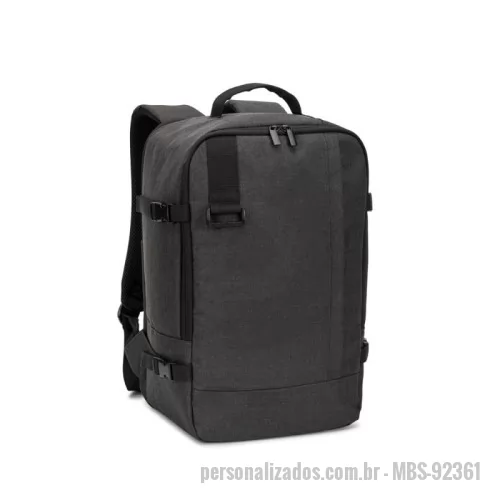 Mochila para notebook personalizada - Mochila desenvolvida para cumprir as dimensões exigidas pelas companhias aéreas, permitindo-lhe viajar com tudo o que necessita como bagagem de mão. Composta em poliéster reciclado (rPET) 600D de alta densidade, com acabamento repelente à água, e forro em poliéster reciclado (rPET) 210D. Possui um compartimento principal amplo para roupa, um compartimento totalmente almofadado para um notebook até 14