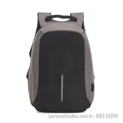 Mochila para notebook personalizada - Mochila anti-furto de poliéster. Pensando na segurança do usuário foi confeccionado o compartimento principal na área traseira, impossibilitando a abertura do produto mesmo com a mochila na costa do usuário. Possui dispositivo com entrada USB na parte externa com cabo USB acoplado internamente; permitindo a conexão de um carregador portátil na área interna e a conexão de um eletrônico na área externa, viabilizando a carga e utilização do eletrônico enquanto caminha. Área interna do compartimento principal: bolso para notebook de 15,6 polegadas, bolso para tablet, quatro bolsos para acessórios, possui nas laterais internas sistema de velcro, maximizando a segurança da mochila. Parte frontal com faixa refletiva, alças para as costas ajustáveis revestidas com espuma para um maior conforto sendo uma delas com bolso de zíper, alça para mãos e alça horizontal para encaixe em malas de viagem.