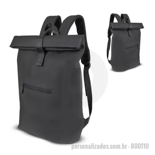 Mochila para notebook personalizada - Mochila em 100% PU com interior em poliéster 210D e capacidade de 16,5L. Possui compartimento principal com zíper e alça de fechamento em velcro, compartimento frontal com zíper, espaço para notebook de até 15,6”, alça de mão e alça de ombro acolchoada.