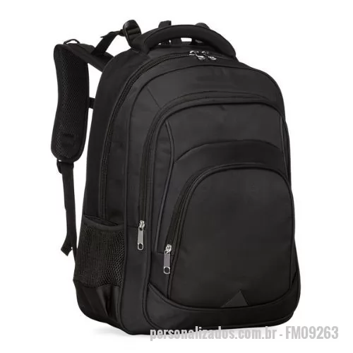 Mochila para notebook personalizada - Descrição: Mochila confeccionada em poliéster impermeável com capacidade máxima para 27 litros. Possui três compartimentos, um deles com bolso para notebooks de até 15,6 polegadas. Conta ainda com bolsos laterais em malha, alça para encaixe em malas de viagem, alças de compensação, duas alças de mãos e área costada com revestimento espumado. Acompanha plaquinha metálica para personalização.  Altura :  47,5 cm  Largura :  33 cm  Profundidade :  15 cm  Medidas aproximadas para gravação (CxL):  Plaquinha 1,5 cm x 3,5 cm  Peso aproximado (g):  1178