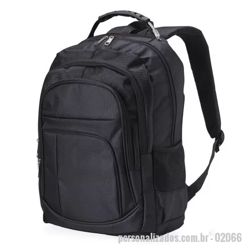 Mochila para notebook personalizada - Mochila de nylon 30 litros com quatro compartimentos, sendo o principal com bolso para notebook 15,6. A mochila possui bolsos laterais em malha, duas alças de mãos e área costada com revestimento espumado.  Altura: 46 cm Largura: 32 cm Medidas aproximadas para gravação: (CxL): 5 cm x 15 cm