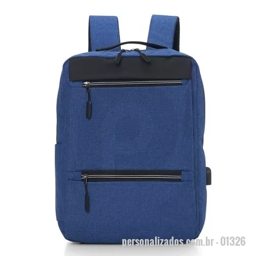 Mochila para notebook personalizada - Mochila confeccionada em nylon resistente à água com capacidade máxima de 20 litros. Conta com três compartimentos, sendo o principal com divisórias para notebooks de até 15,6 polegadas e bolsos internos em diferentes tamanhos e os outros dois em tamanhos diferentes, localizadas na parte frontal. Conta ainda com bolso lateral e suporte USB externo.  Altura: 42 cm Largura: 31 cm Medidas aproximadas para gravação: (CxL): 25 cm x 16 cm Modelo de notebook utilizado para referência: Gateway NE56R15b 15,6 polegadas