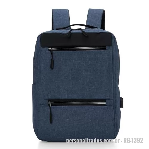 Mochila para notebook personalizada - Mochila confeccionada em nylon resistente à água com capacidade máxima de 20 litros. Três compartimentos, o principal com divisórias para notebooks até 15,6, bolso lateral e suporte USB externo.