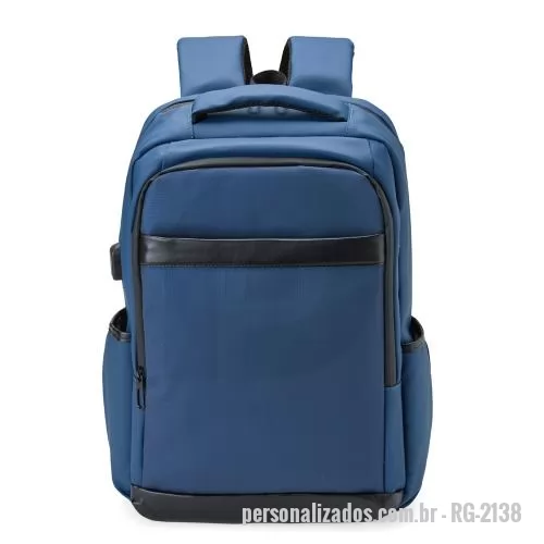 Mochila para notebook personalizada - Mochila de 26 litros em couro sintético resistente à água. Quatro compartimentos estratégicos, principal com espaço para notebook 15,6 e USB.