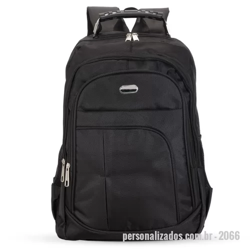 Mochila para notebook personalizada - Mochila nylon poliester para notebook. Possui compartimento grande com bolso interno para notebook, dois compartimentos médios, bolso pequeno frontal e bolsos laterais de rede. Zíperes prata, alça superior com pegador emborrachado e tira de silicone com cabo de aço interno para garantir maior resistência, alça superior de nylon, alças para costa ajustáveis revestidas com espuma, parte traseira também revestida de espuma para maior conforto. Com gravação a laser na placa metálica frontal. Medidas aproximadas para gravação (CxD): 1,1 cm x 3,1 cm Tamanho total aproximado (CxD): 49 cm x 39 cm x 19 cm Peso aproximado (g): 718 * Sujeito a disponibilidade em estoque* 