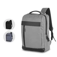 Mochila para notebook em tecido poliéster.  Parte externa: Alças de mão e de ombro acolchoadas; 2 bolsos frontais com zíper; Conector USB na lateral;  Parte interna: Compartimento para Notebook, Tamanho total do Notebook - 15,6"
