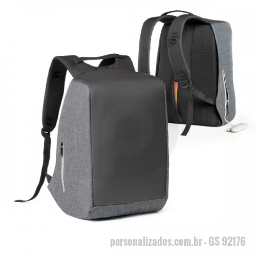 Mochila personalizada - Mochila para notebook personalizada. 900D de alta densidade e tarpaulin. Sistema anti-roubo: compartimento principal com zíper oculto e parte posterior com 2 bolsos ocultos com zíper, para maior segurança. Compartimento principal forrado e almofadado, com 2 divisórias almofadadas para notebook até 15.6'' e tablet 10.5''. Diversos bolsos interiores, incluindo bolso almofadado para smartphone. Presilhas para organização de cabos no interior. Bolso lateral exterior com zíper, com acesso a bolso interior ideal para bateria portátil, facilitando o carregamento de diversos dispositivos. Parte posterior almofadada e sistema de apoio acolchoado para as costas. Alças almofadadas, com 1 bolso com zíper. 320 x 440 x 200 mm