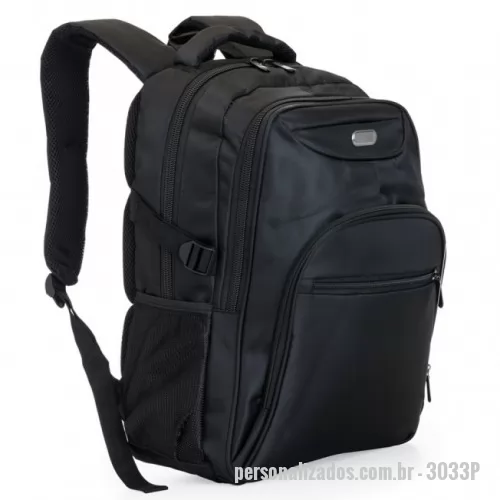 Mochila personalizada - Mochila poliéster para notebook com plaquinha para personalização. Possui detalhes em nylon e neoprene, compartimento grande com bolso interno, compartimento médio com bolso/suporte para documentos e divisórias para 3 canetas, mini bolso com frontal superior, compartimento pequeno com bolso frontal e dois bolsos laterais de tela(nylon). Zíperes preto, duas fivelas laterais que podem ser encaixadas nas alças laterais para fechar com mais segurança a mochila, alça superior acolchoada e alça de nylon, alças para as costas ajustáveis revestidas com espuma e parte traseira também revestida de espuma para um maior conforto. Acompanha plaquinha metálica para gravação.