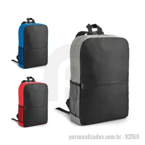 Mochila personalizada - Mochila para notebook em 600D. Contém bolso frontal com fecho e bolso lateral em tela. Compartimento com divisória para computador até 15.6''. Interior forrado e almofadado com bolsos interiores. Alça de ombro ajustável e com reforço. 290 x 430 x 100 mm