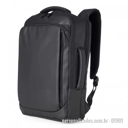 Mochila personalizada - Mochila em couro sintético 17 litros resistente à água com cinco compartimentos, sendo o principal com bolso para notebook 156. Com divisórias internas para acessórios, a mochila possui suporte externo usb, alça para encaixe em malas de viagem e duas alças de mãos, sendo uma delas lateral para o transporte da mochila no modo pasta