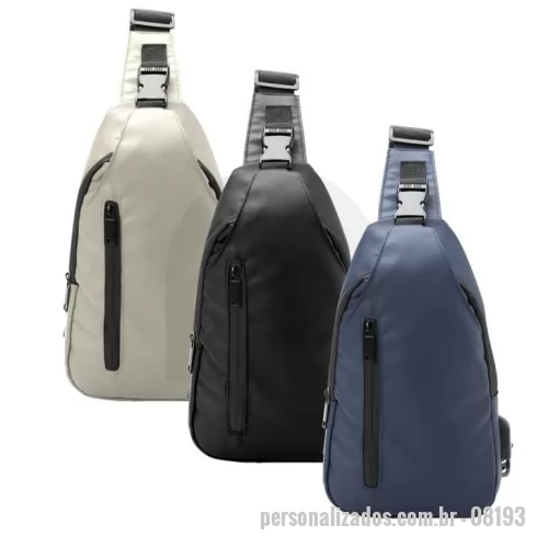 Mochila personalizada - Mochila de Ombro 6 Litros  Descrição: Esta mochila é a combinação perfeita de estilo e funcionalidade. Feita em couro sintético, ela é resistente à água, garantindo durabilidade e proteção. Com três compartimentos bem planejados, você terá espaço e organização para tudo. O compartimento frontal oferece fácil acesso aos itens do dia a dia, enquanto o bolso com fechamento de fivela proporciona segurança adicional. O compartimento principal conta com um bolso interno, ideal para manter tudo ainda mais organizado. Além disso, a mochila vem equipada com uma entrada USB, tornando-a prática para carregar seus dispositivos em movimento. Ideal para quem busca praticidade sem abrir mão do design moderno. 
