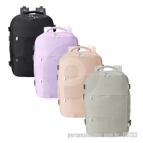 Mochila personalizada - Versátil e completa, essa mochila de 41 litros é a escolha ideal para viagens, transporte de materiais de trabalho, estudo e todos os momentos do dia a dia! Com compartimentos inteligentes, ela oferece mais organização e segurança, além de resistência à água. Produzida em poliéster, são seis compartimentos, incluindo um para itens molhados, um exclusivo para tênis, um espaço amplo para roupas e documentos com entrada USB, um compartimento para notebook de até 15,6” e um bolso antifurto para maior proteção. Expansível e prática, conta ainda com fivelas ajustáveis, alças reguláveis que distribuem o peso de forma equilibrada, bolso lateral para garrafa, costas acolchoadas e engate para mala de viagem. Funcionalidade e conforto para qualquer ocasião!