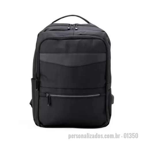 Mochila personalizada - Mochila de nylon 22 Litros com detalhes em couro sintético e três compartimentos, sendo o principal com bolso para notebook 15,6. Mochila possui bolso lateral e suporte externo usb. Altura : 41 cm Largura : 30 cm Profundidade : 18 cm 