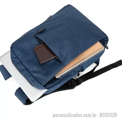 Mochila personalizada - Mochila de nylon 21 litros com três compartimentos, sendo o principal com bolso para notebook 15,6. Com divisórias internas para acessórios, a mochila possui bolso lateral e suporte externo usb. Impressão colorida na própria peça ou plaquinha resinada pode escolher o sistema de gravação.