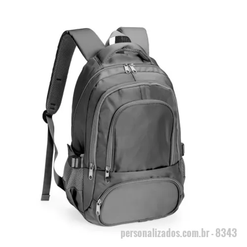 Mochila personalizada - Espaço, conforto e praticidade reunidos em uma só mochila de poliéster impermeável. Com sua capacidade de até 17 litros, seu compartimento interno traz um pequeno bolso com zíper e uma divisória acolchoada, ideal para guardar notebooks de até 15,6 polegadas. Além disso, a mochila conta com três bolsos externos em tamanhos diferentes e mais dois bolsos laterais em tela com regulagem. As alças de costas e de mão possuem revestimento espumado.