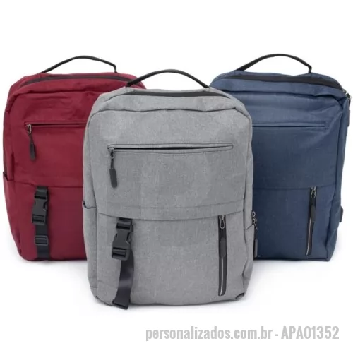 Mochila personalizada - Mochila de nylon 22 Litros com 3 compartimentos, sendo o principal com bolso para notebook 15,6. Com divisórias internas para acessórios, a mochila possui bolso lateral, suporte externo USB e alça para encaixe em malas de viagens.  Altura: 40 cm Largura: 30 cm Profundidade: 20 cm Peso aproximado (g): 616 Medidas aproximadas para gravação (CxL): 9,4 cm x 28 cm