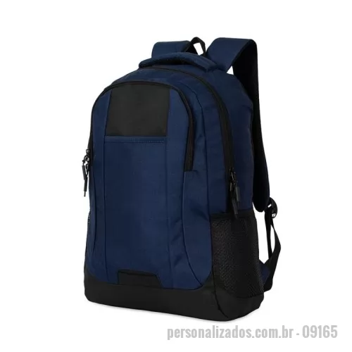Mochila personalizada - Mochila Personalizada - 09165 - Mochila impermeável em Oxford com revestimento em PU, capacidade máxima de 23 litros e fechamento em zíper com puxadores em nylon e plástico. Possui compartimento principal com divisória para notebooks de até 17,3 polegadas. Conta com compartimento frontal e dois bolsos laterais em malha com elástico, alça para encaixe em malas de viagem e revestimento em espuma respirável nas costas, nas alças de ombro e na alça - 179209 - Mochila