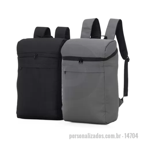 Mochila personalizada - Mochila térmica 17L confeccionada em poliéster, possui bolso frontal com zíper, alça para as mãos em nylon, e alça para as costas ajustáveis com revestimento antitranspirante.  Altura: 44 cm Largura: 27,5 cm Profundidade: 15,5 cm Medidas aproximadas para gravação(CxL): 24 cm x 22 cm Peso aproximado(g): 283